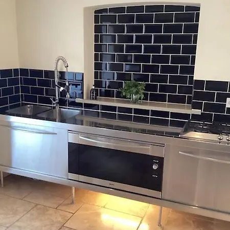 Harcombe Barn Near Бристоль