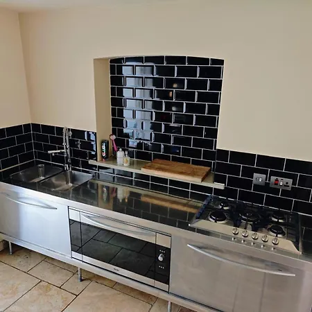 Будинок відпочинку Harcombe Barn Near