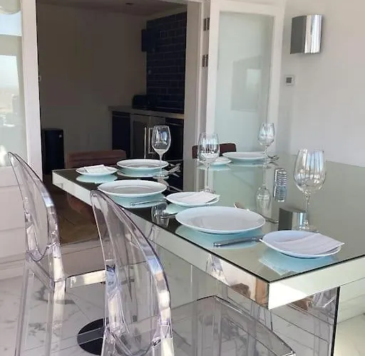 Harcombe Barn Near *