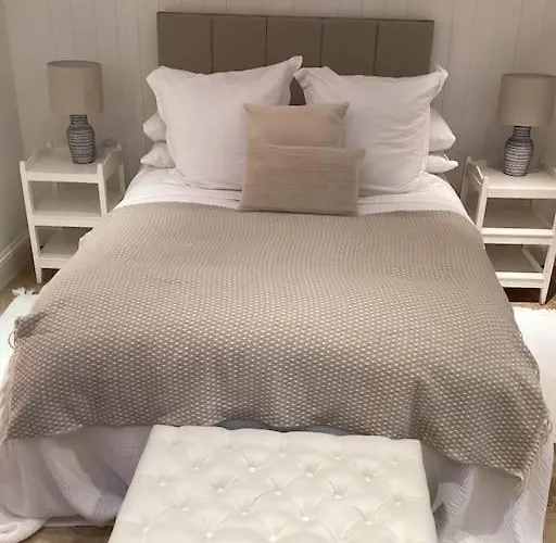 Harcombe Barn Near 度假居