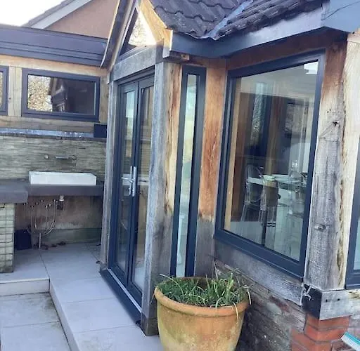 Harcombe Barn Near * בריסטול